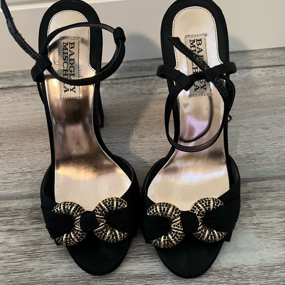 Badgley Mischka jeweled shoes size 7